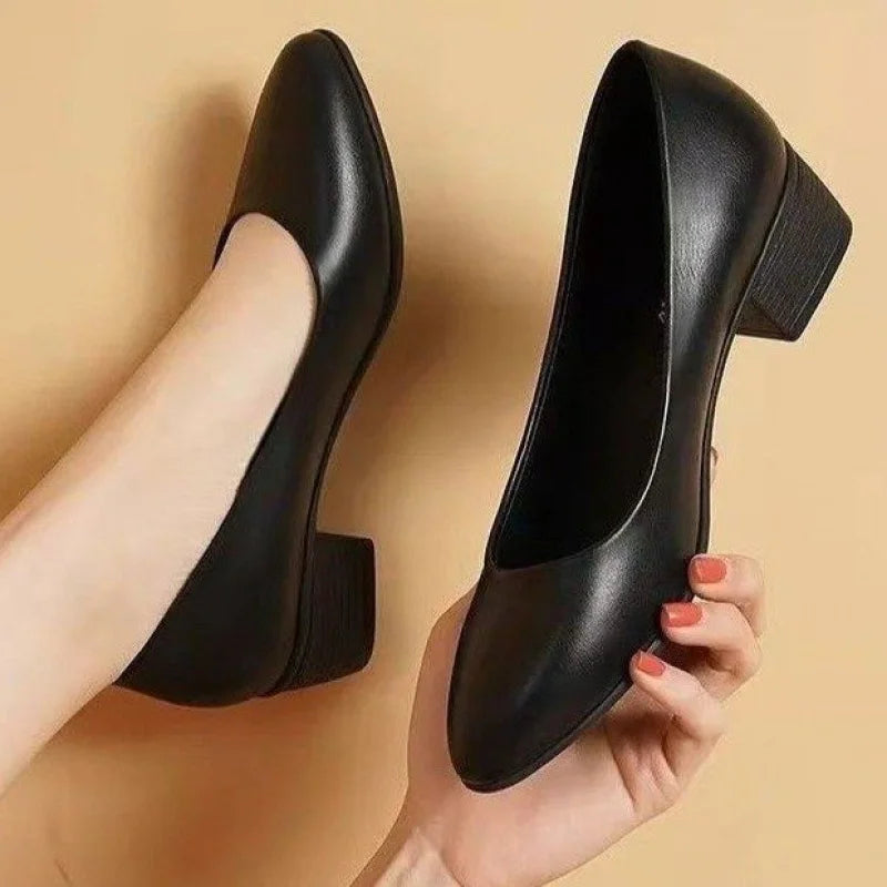 Zwarte pumps met blokhak - afbeelding 4