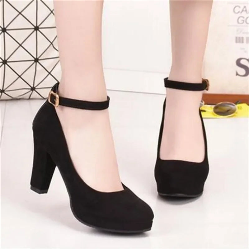 Suède pumps met enkelbandje