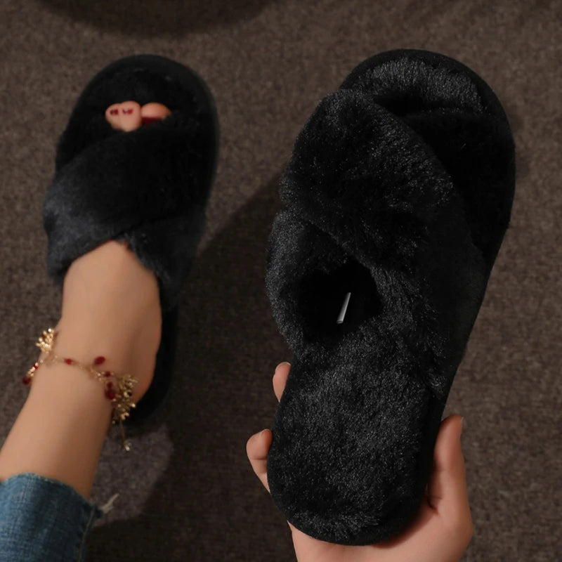 Pluizige slippers met kruisband - afbeelding 16