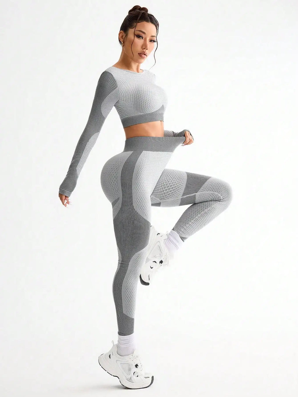 Naadloze sportset met crop top - afbeelding 11