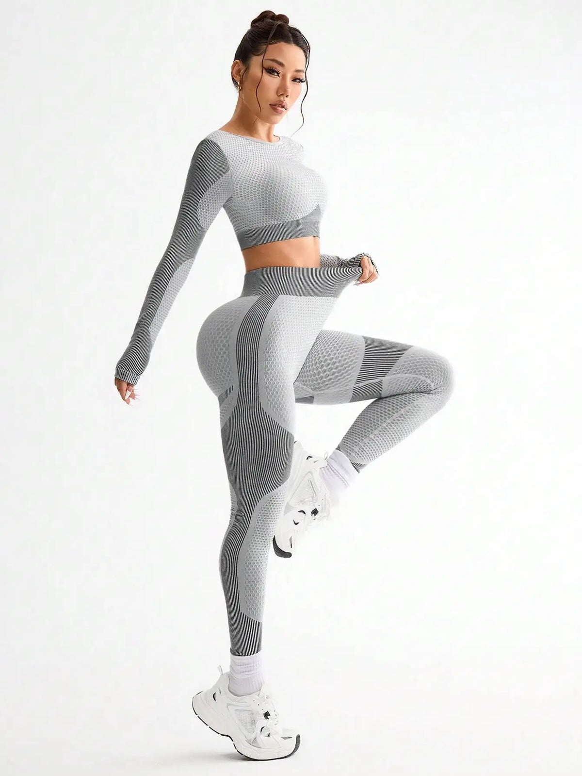 Naadloze sportset met crop top - afbeelding 11