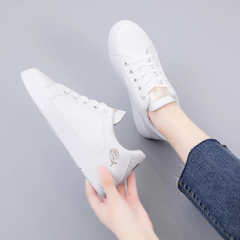 Witte plateausneakers met roosje - afbeelding 4