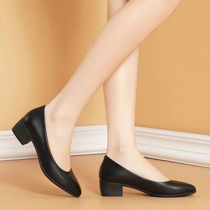 Zwarte pumps met blokhak - afbeelding 5