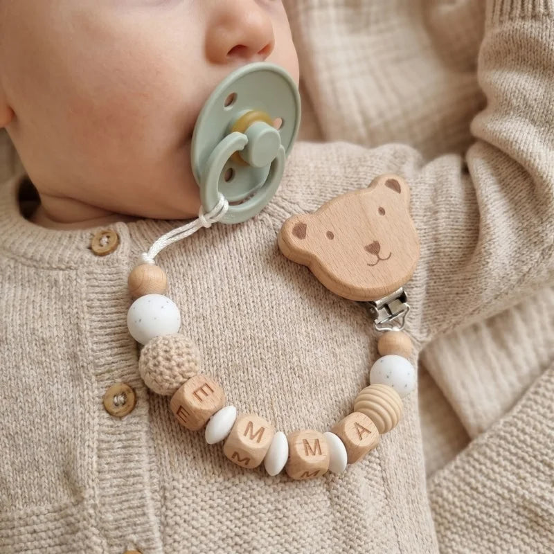 Speenclip met naam, siliconen en houten kralen