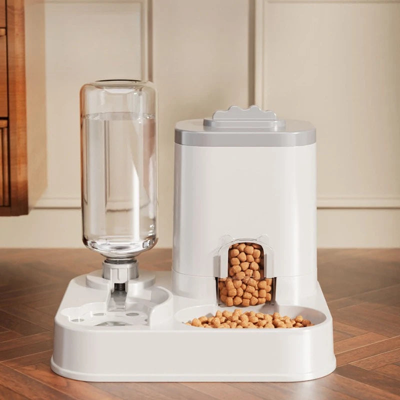 Automatische waterdispenser met geïntegreerde voerbak