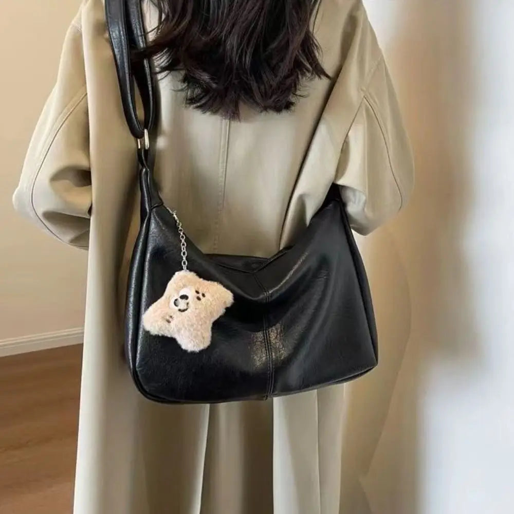 Slouchy schoudertas met hanger - afbeelding 4