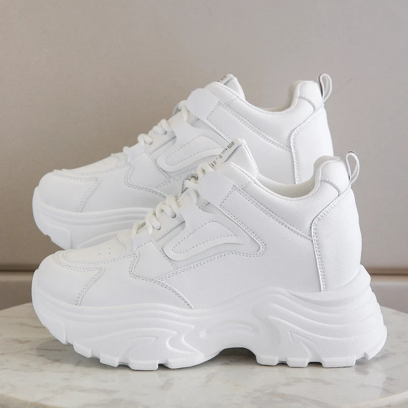Witte plateausneakers