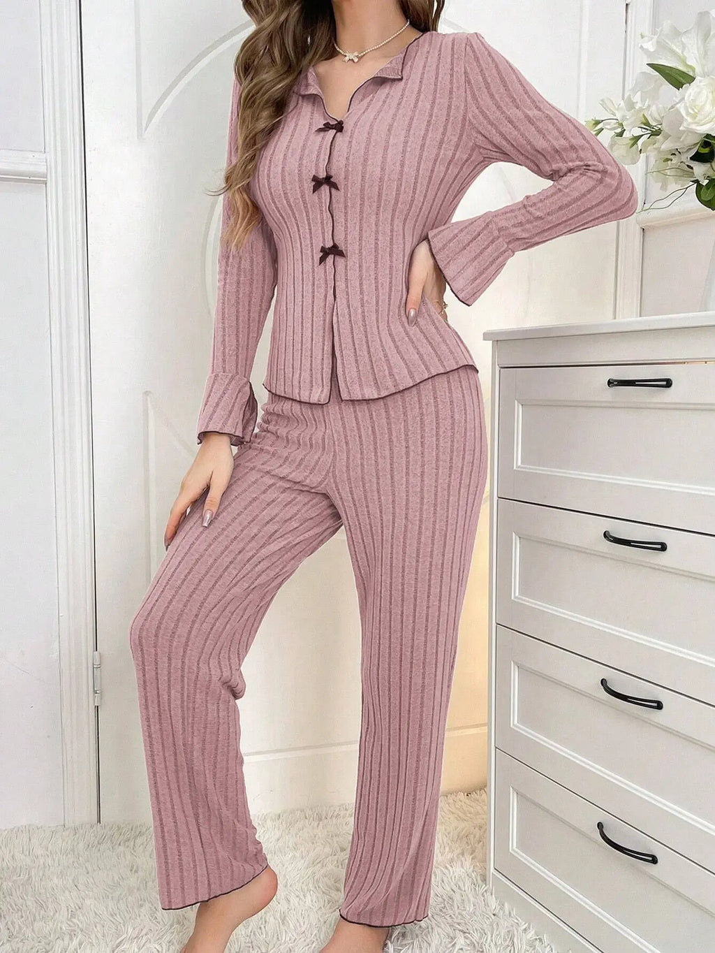 Geribde pyjama met strikjes