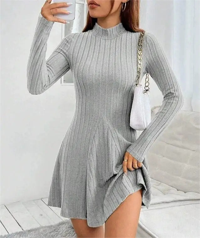 Geribde jurk met opstaande kraag - afbeelding 15
