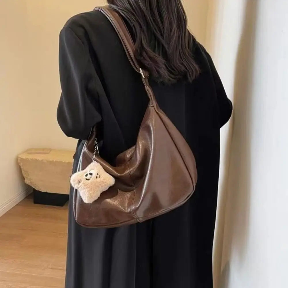 Slouchy schoudertas met hanger - afbeelding 8