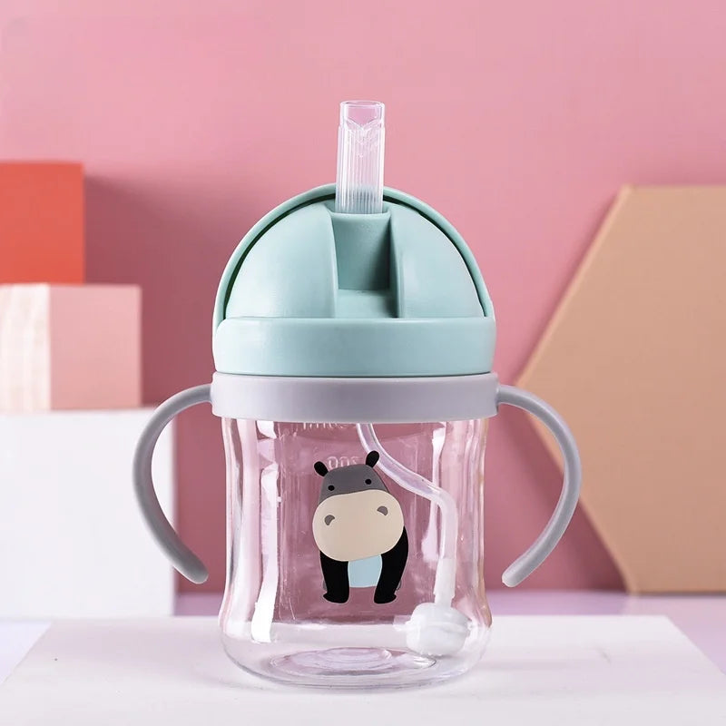 Drinkbeker met handgrepen en rietje