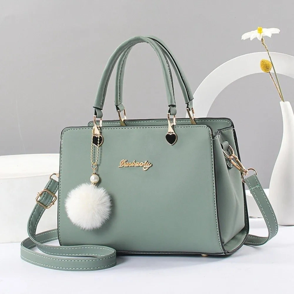 Modieuze dames handtas met hangerdetail