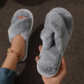 Pluizige slippers met kruisband - afbeelding 17