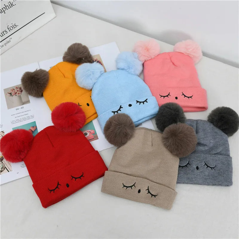 Babymuts en sjaal met pompons - afbeelding 4