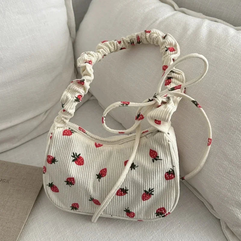 Ribfluwelen tas met aardbeien