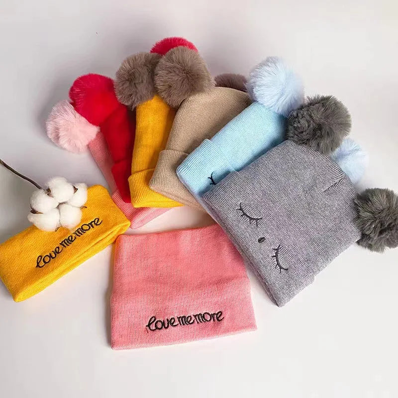 Babymuts en sjaal met pompons - afbeelding 2