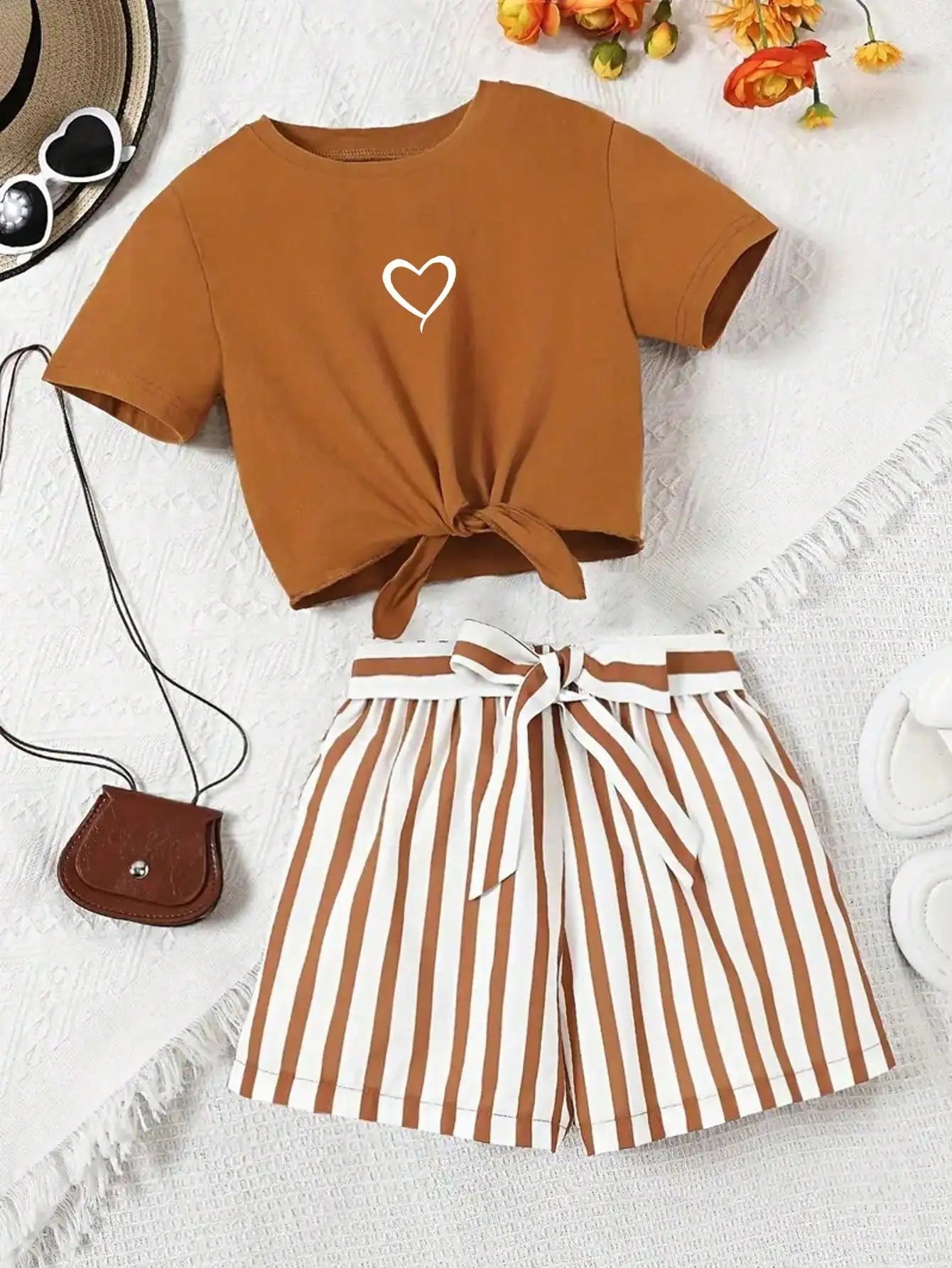 2-delige casual set met liefdesprint en gestreepte shorts