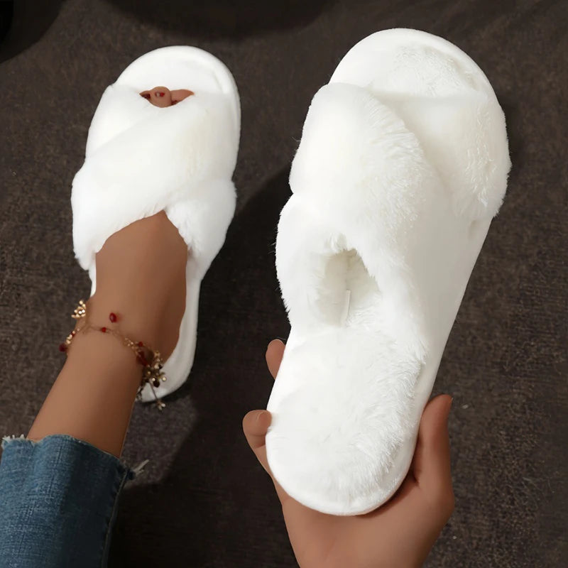 Pluizige slippers met kruisband - afbeelding 20