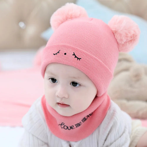 Babymuts en sjaal met pompons